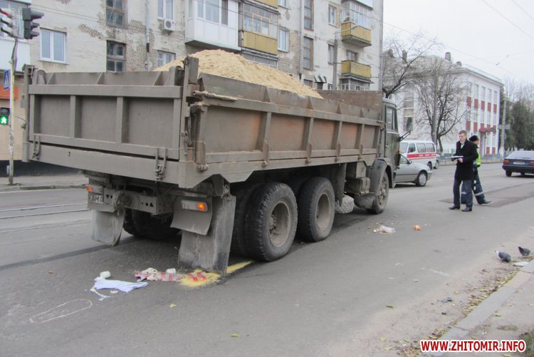 Девушку переехал камаз